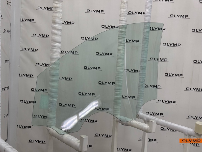 Стекло двери переднее правое Kia Ceed ED G4FC