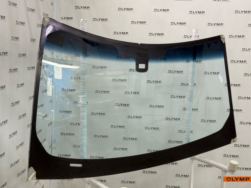 Стекло лобовое переднее Land Rover Discovery L319 AJD