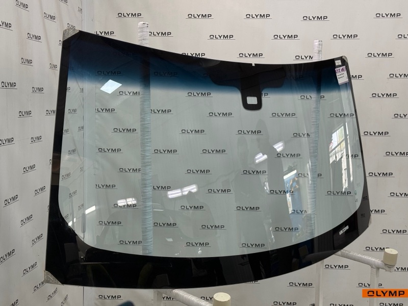 Стекло лобовое переднее Discovery 2004-2009 L319 AJD