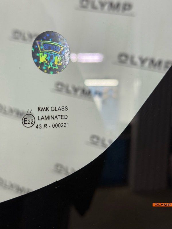 Стекло лобовое переднее Discovery 2004-2009 L319 AJD