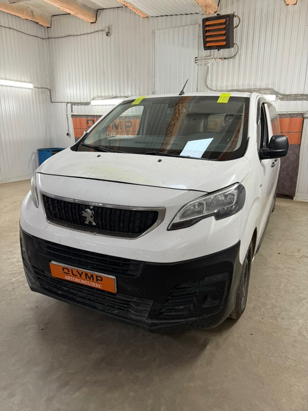 Стекло лобовое переднее Traveller 2017-2025 L2 DW10CTED4