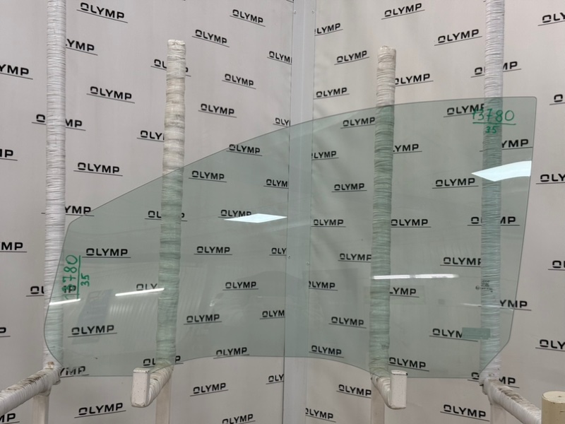 Стекло двери переднее левое Ford Focus 2004-2011 Mk 2 новая