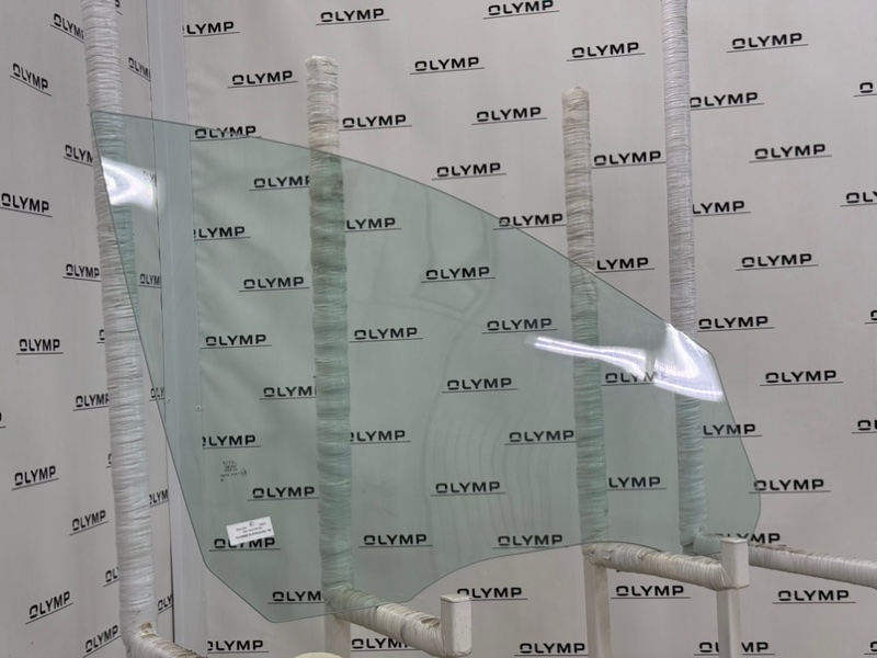 Стекло двери переднее левое Ford Focus Mk 2