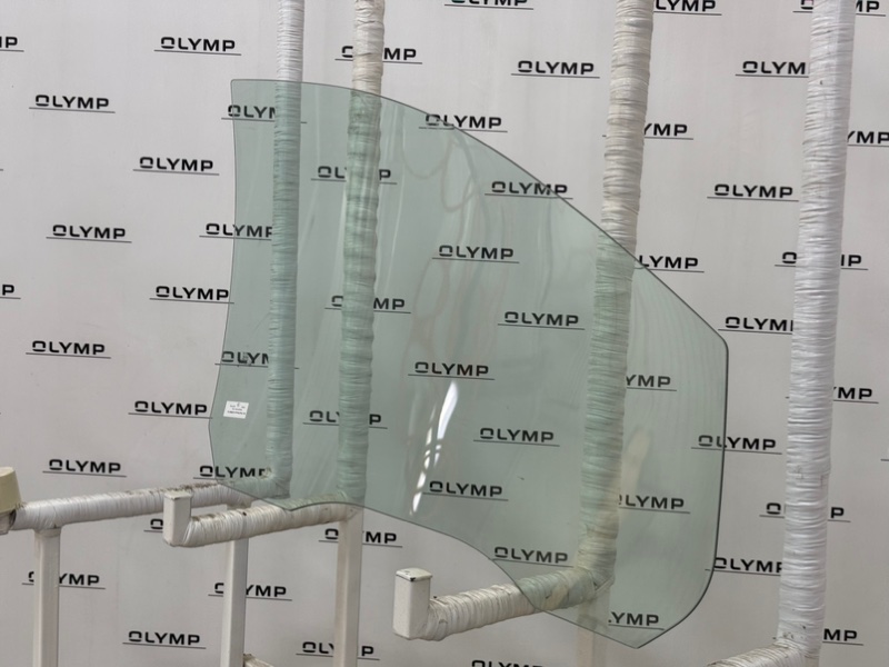 Стекло двери переднее левое Focus 2004-2011 Mk 2