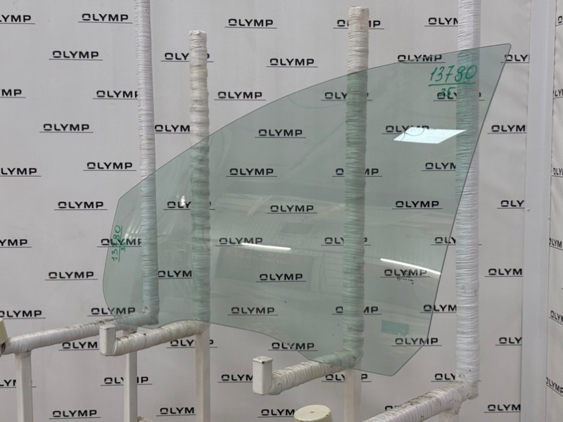 Стекло двери переднее левое Focus 2004-2011 Mk 2