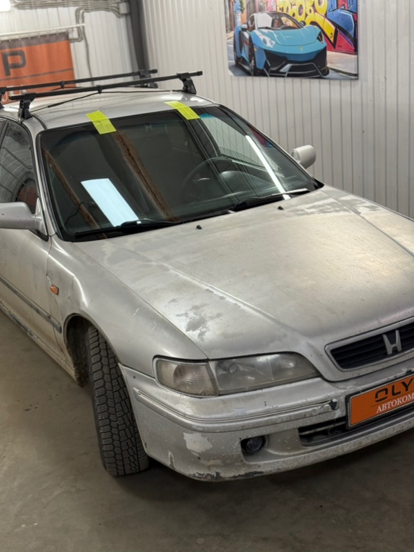 Стекло лобовое переднее Accord 1993-1999 CC7 F20Z1