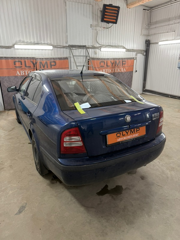 Стекло заднее заднее Octavia 1996-2010 1U2 BCA