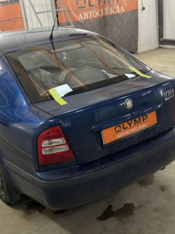Стекло заднее заднее Octavia 1996-2010 1U2 BCA