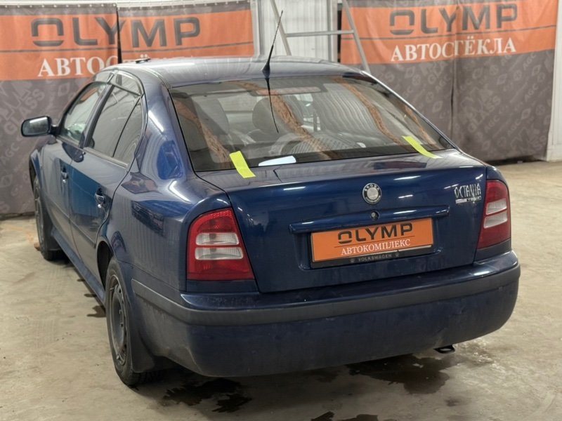 Стекло заднее заднее Octavia 1996-2010 1U2 BCA