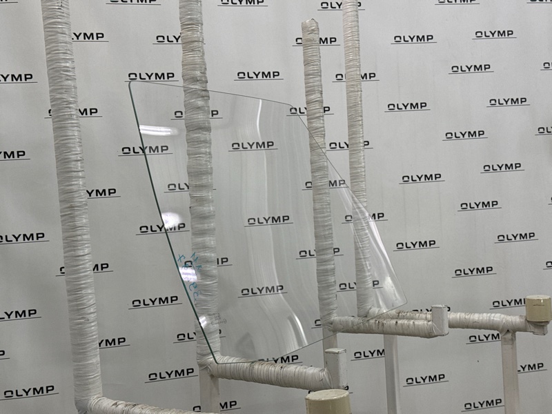 Стекло двери переднее левое Москвич 2141 21412