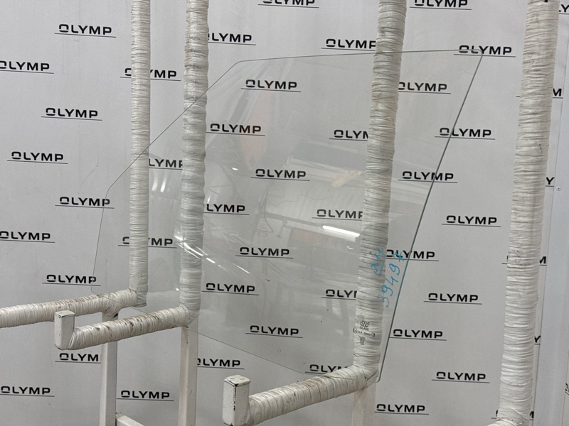 Стекло двери переднее левое 2141 1985-2002 21412