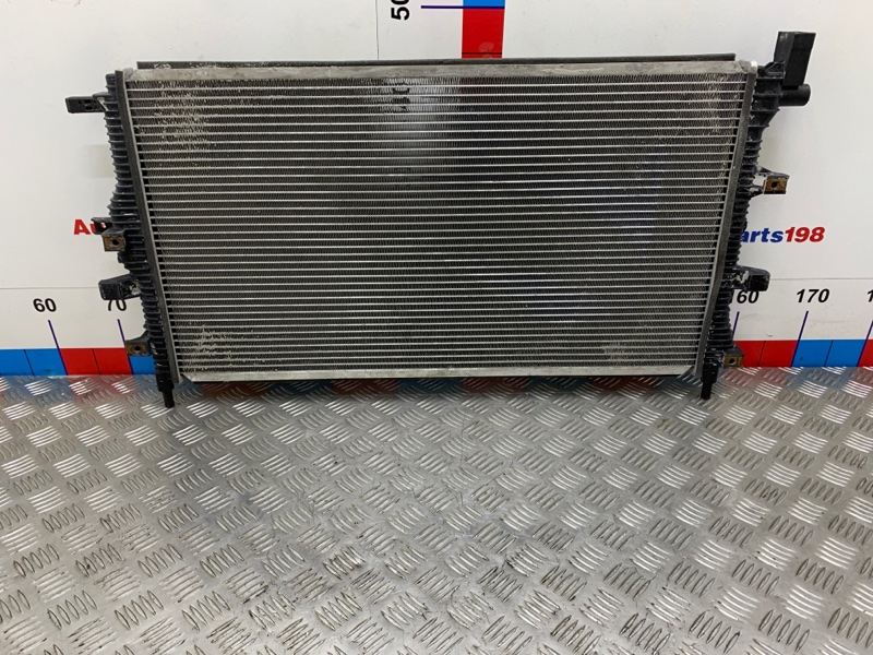 Запчасть радиатор охлаждения двигателя LiXiang L9 2022 L2E15M X0113010011 контрактная Радиатор охлаждения двигателя LiXiang L9 2022 L2E15M X0113010011 контрактная