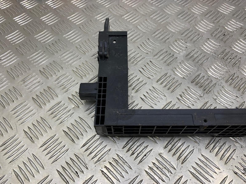 Кронштейн радиатора L9 2022 L2E15M