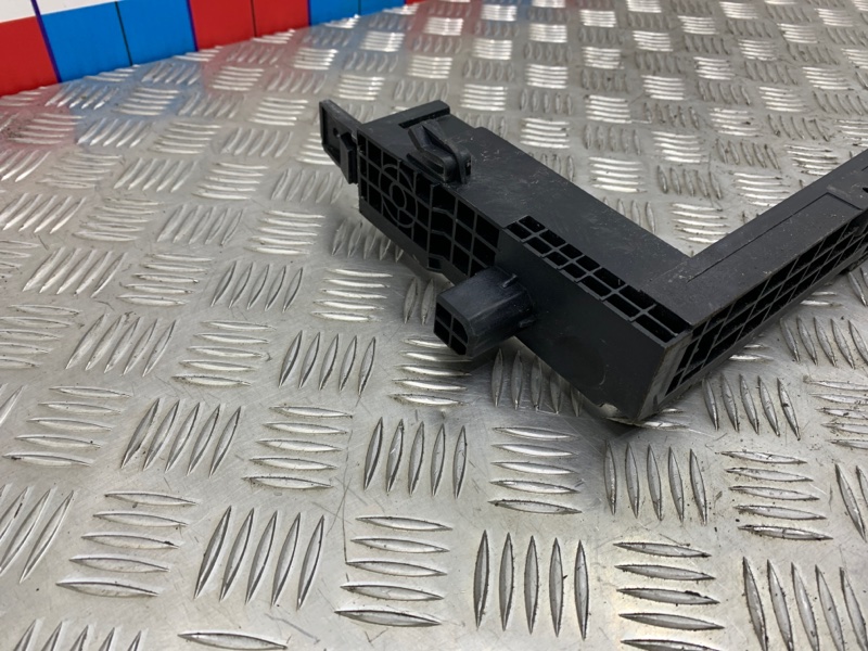 Кронштейн радиатора LiXiang L9 L2E15M