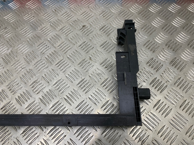 Кронштейн радиатора L9 2022 L2E15M