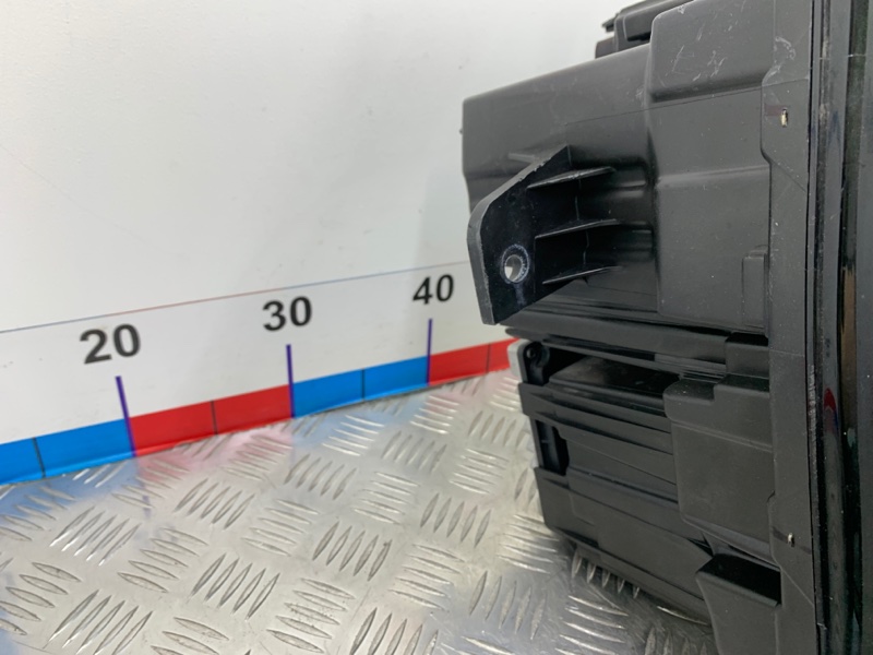 Фара правая L9 2022 L2E15M Фара правая L9 2022 L2E15M