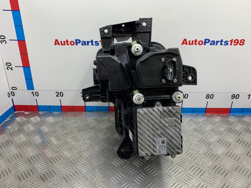 Фара правая L9 2022 L2E15M Фара правая L9 2022 L2E15M