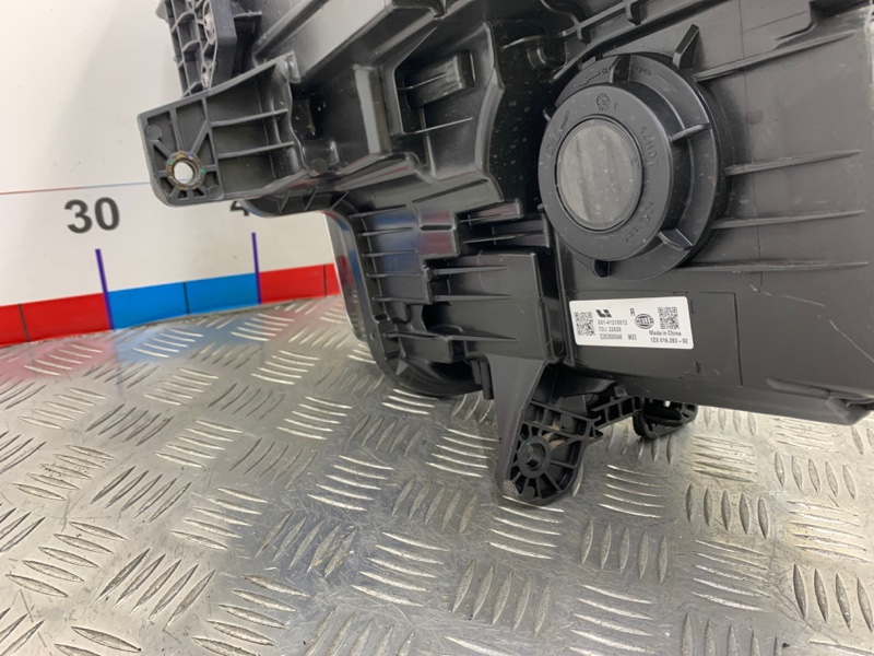Фара правая L9 2022 L2E15M Фара правая L9 2022 L2E15M