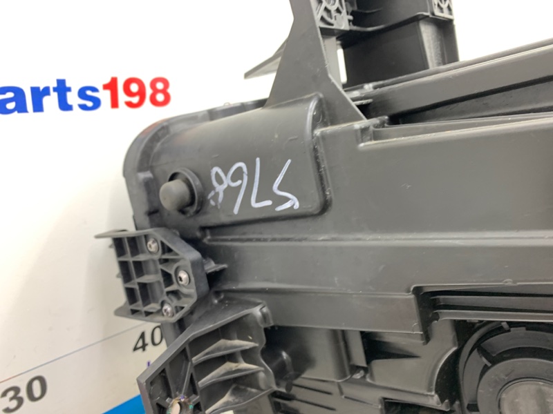 Фара правая L9 2022 L2E15M Фара правая L9 2022 L2E15M