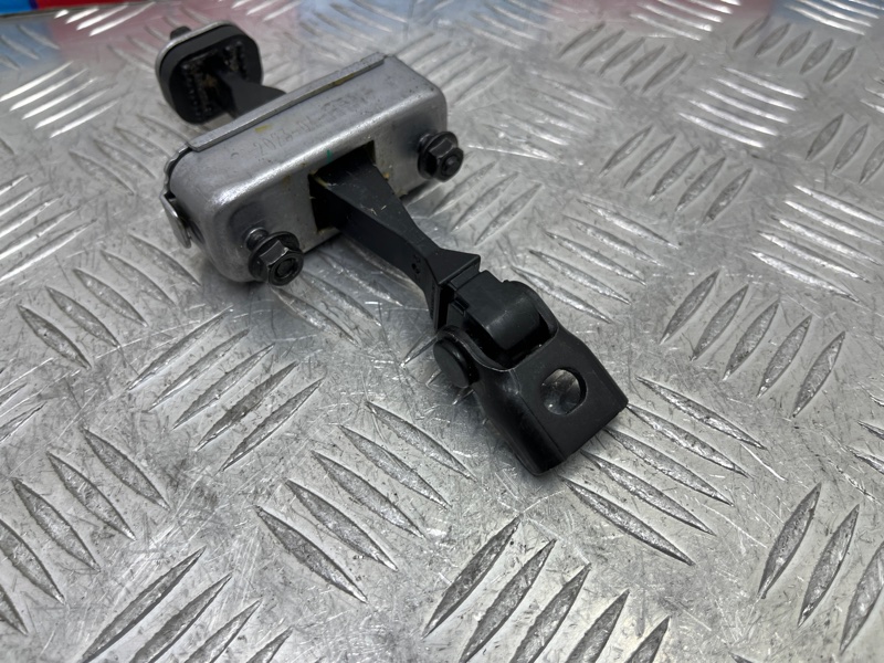 Ограничитель двери передний LX 2023 T18P