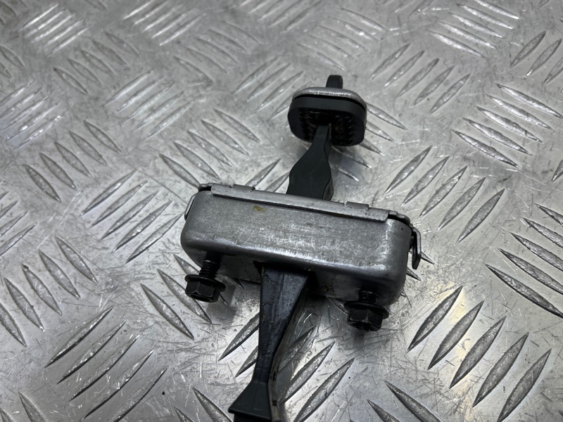 Ограничитель двери передний LX 2023 T18P