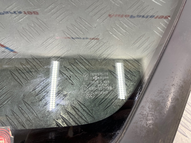 Стекло глухое заднее левое Outlander 2008 CW 4B12 Стекло глухое заднее левое Outlander 2008 CW 4B12