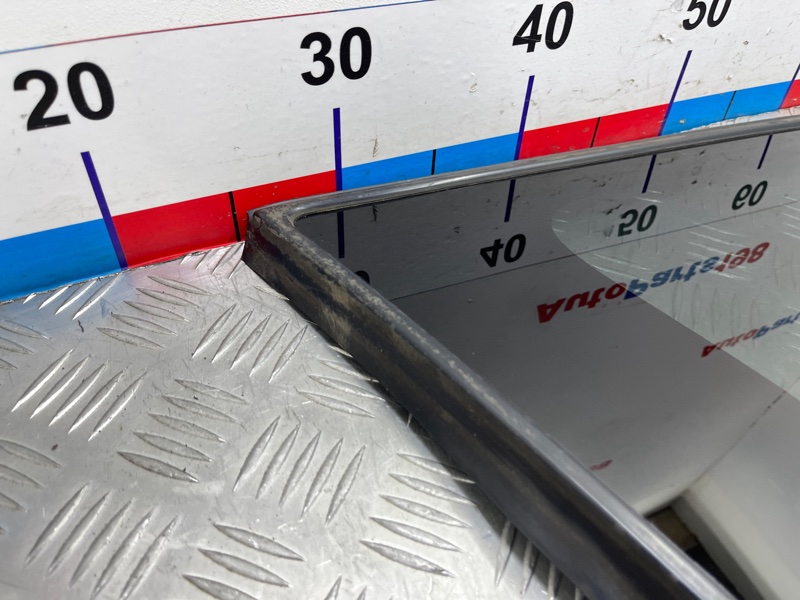 Стекло глухое заднее левое Outlander 2008 CW 4B12 Стекло глухое заднее левое Outlander 2008 CW 4B12