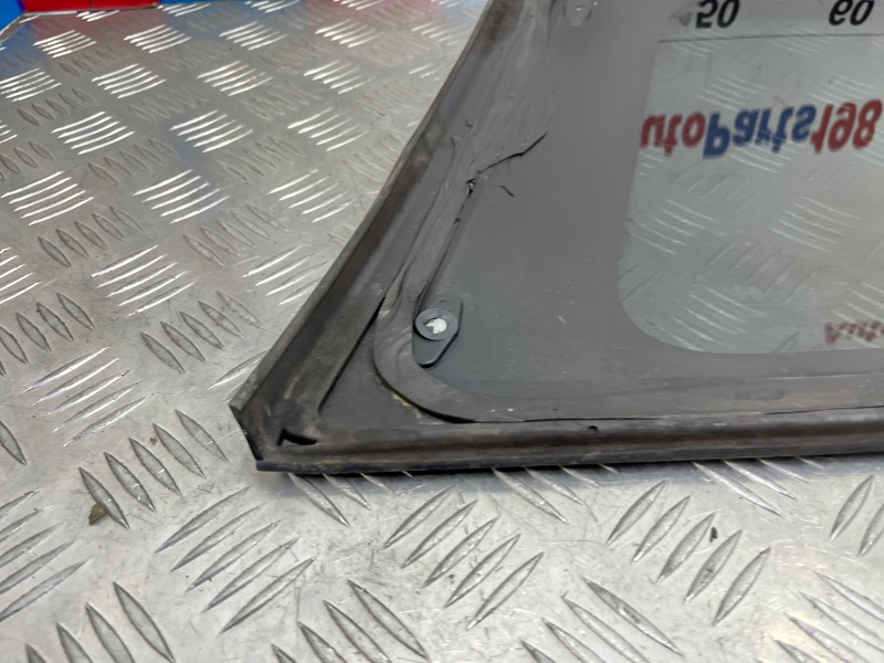 Стекло глухое заднее левое Outlander 2008 CW 4B12 Стекло глухое заднее левое Outlander 2008 CW 4B12