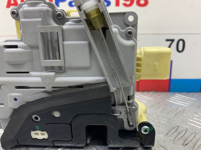 Замок двери передний левый Tiguan 2014 1 CAWA Замок двери передний левый Tiguan 2014 1 CAWA