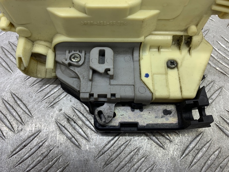 Замок двери передний правый Tiguan 2014 1 CAWA