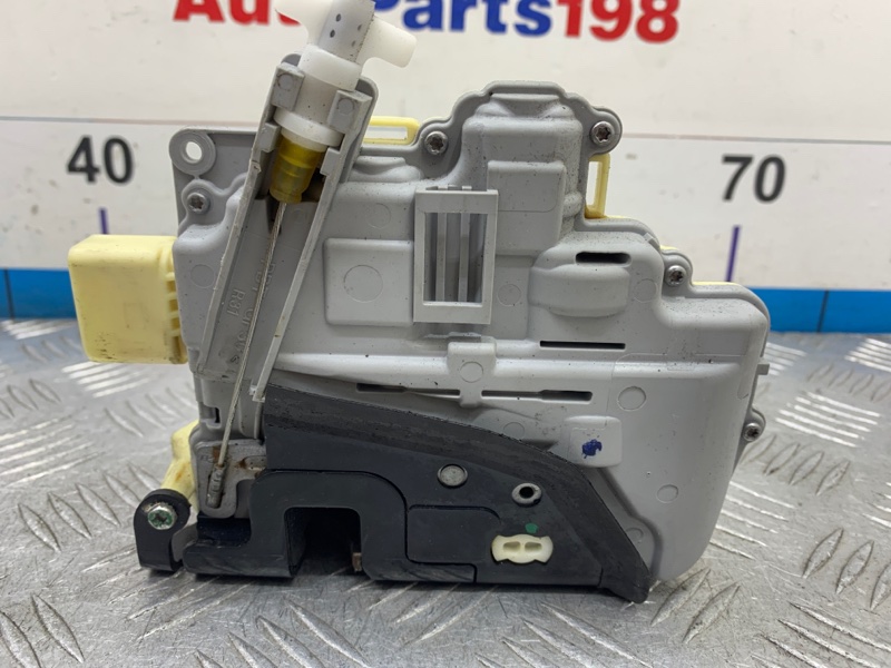 Замок двери передний правый Tiguan 2014 1 CAWA