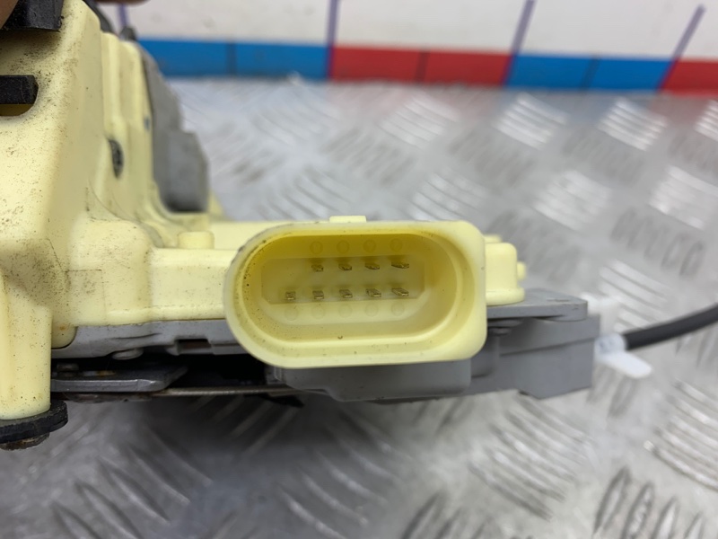 Замок двери передний правый Tiguan 2014 1 CAWA