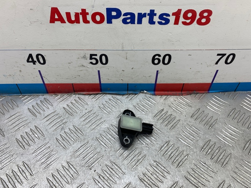 Датчик airbag передний Volkswagen Tiguan 1 CAWA Датчик airbag передний Volkswagen Tiguan 1 CAWA