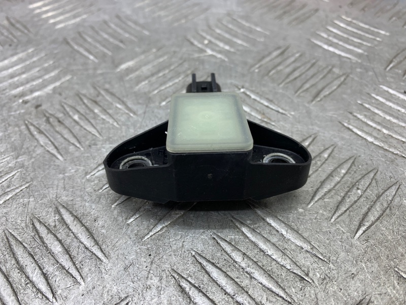 Датчик airbag передний Tiguan 2008 1 CAWA Датчик airbag передний Tiguan 2008 1 CAWA