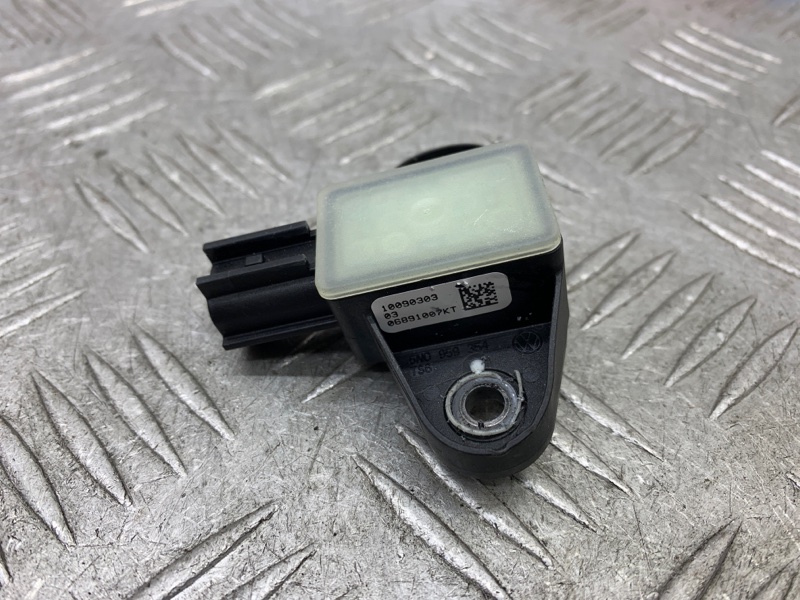 Датчик airbag передний Tiguan 2008 1 CAWA Датчик airbag передний Tiguan 2008 1 CAWA