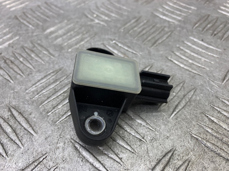 Датчик airbag передний Tiguan 2008 1 CAWA Датчик airbag передний Tiguan 2008 1 CAWA