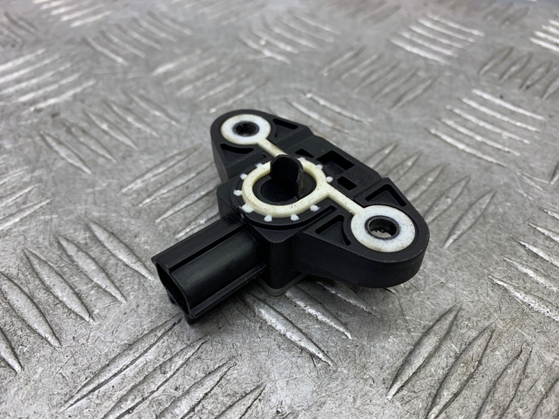 Датчик airbag передний Tiguan 2008 1 CAWA Датчик airbag передний Tiguan 2008 1 CAWA