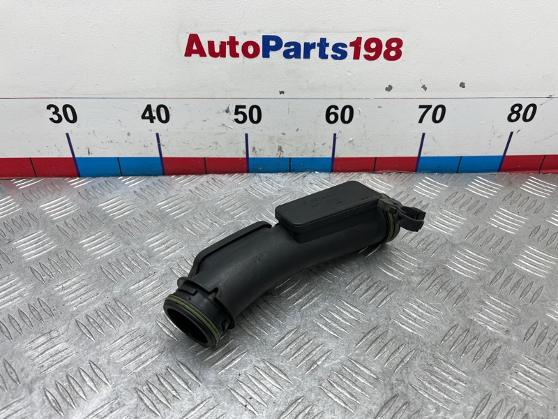 Патрубок интеркулера Volkswagen Polo 2011 Mk5 CAVE 03C145674B контрактная