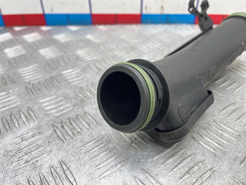 Патрубок интеркулера Polo 2011 Mk5 CAVE