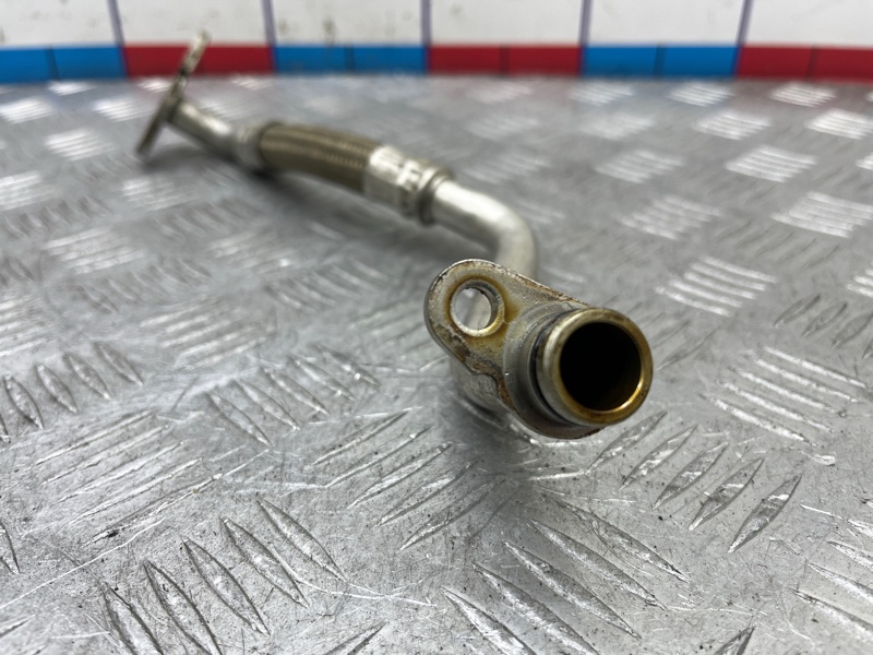 Трубка турбокомпрессора Tiguan 2009 1 NF CAVD Трубка турбокомпрессора Tiguan 2009 1 NF CAVD