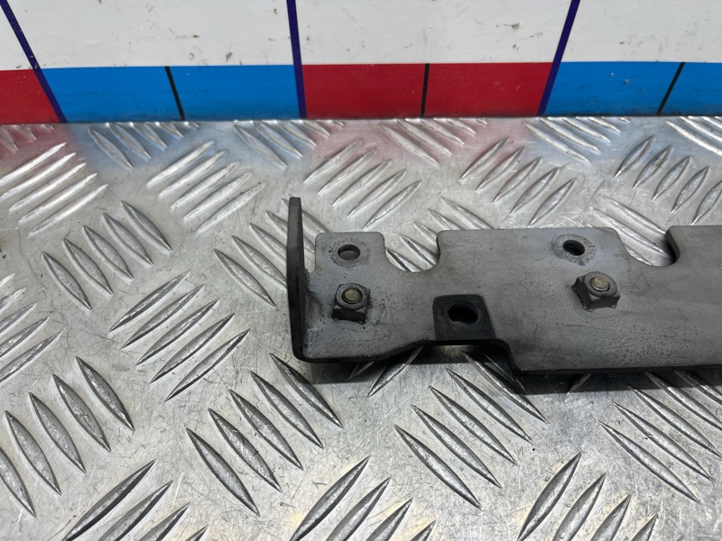 Кронштейн впускного коллектора Tiguan 2008 1 NF CAXA Кронштейн впускного коллектора Tiguan 2008 1 NF CAXA