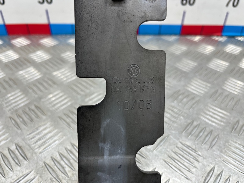 Кронштейн впускного коллектора Tiguan 2008 1 NF CAXA Кронштейн впускного коллектора Tiguan 2008 1 NF CAXA