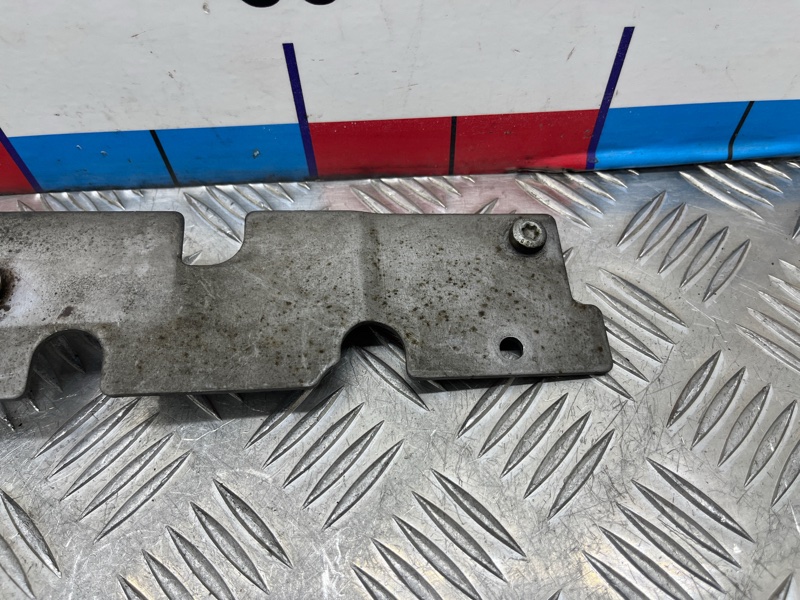 Кронштейн впускного коллектора Tiguan 2008 1 NF CAXA Кронштейн впускного коллектора Tiguan 2008 1 NF CAXA