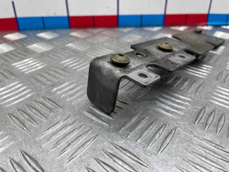 Кронштейн впускного коллектора Tiguan 2008 1 NF CAXA Кронштейн впускного коллектора Tiguan 2008 1 NF CAXA