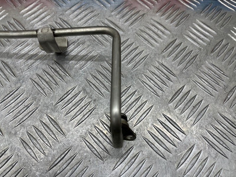 Трубка охлаждения турбины Volkswagen Tiguan 1 NF CAXA Трубка охлаждения турбины Volkswagen Tiguan 1 NF CAXA