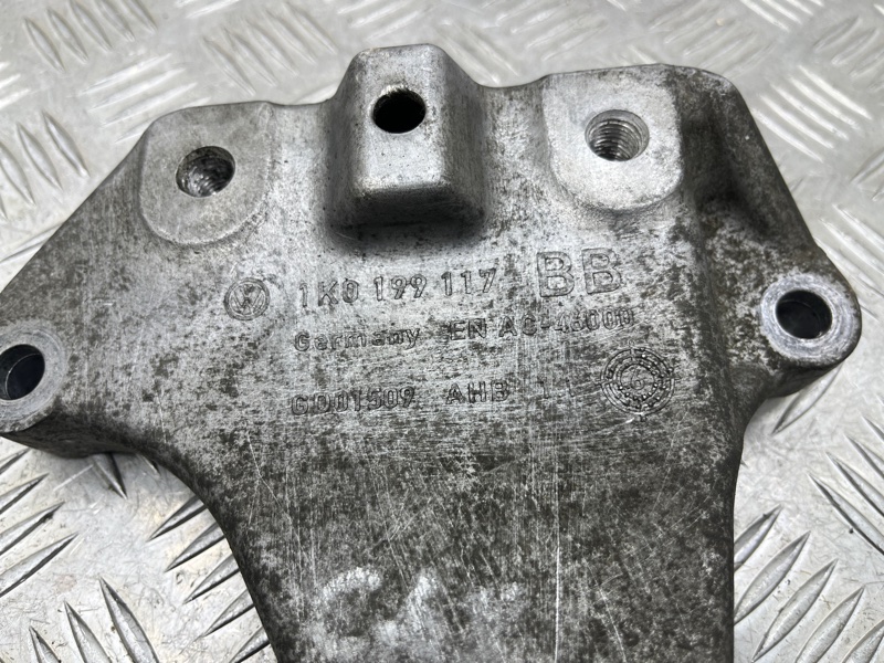 Кронштейн кпп левый Touran 2013 1T CTHA Кронштейн кпп левый Touran 2013 1T CTHA