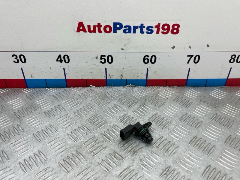 Датчик положения распредвала Volkswagen Tiguan 2011 1 NF CAVA 030907601E контрактная