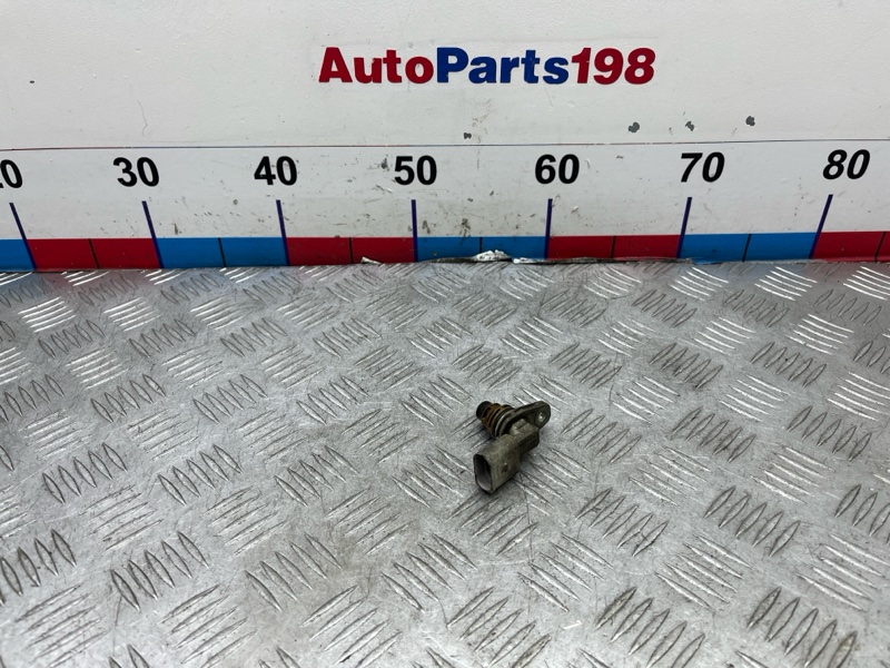 Датчик положения распредвала Volkswagen Tiguan 2012 1 NF CAVA 030907601E контрактная