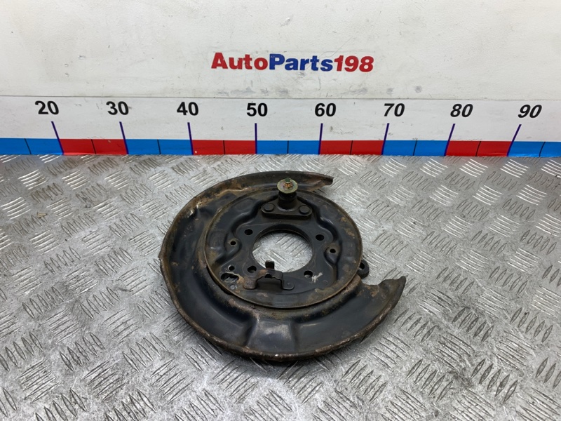 Запчасть щит опорный задний левый Toyota Camry 2005 V30 2AZFE 4650433030 контрактная Щит опорный задний левый Toyota Camry 2005 V30 2AZFE 4650433030 контрактная