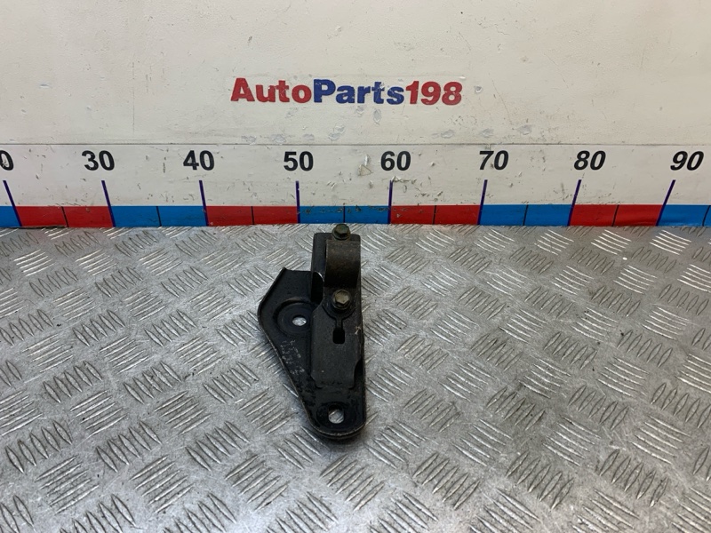 Запчасть крепление стабилизатора заднее правое Toyota Camry 2008 V40 2AZFE 5220333030 контрактная Крепление стабилизатора заднее правое Toyota Camry 2008 V40 2AZFE 5220333030 контрактная